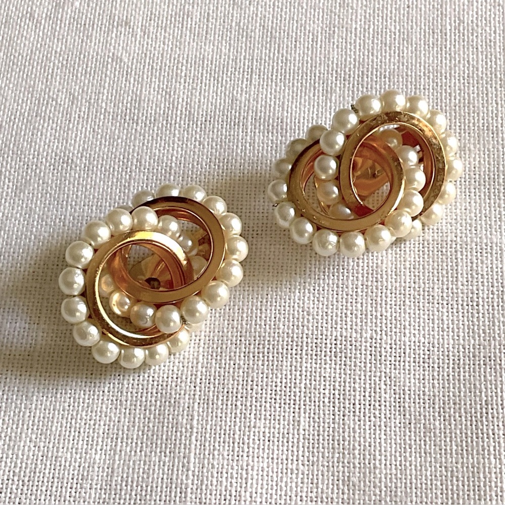 Vintage Napier Intertwined Pearl Circles Clip On Earrings - Gold Tone + Cream